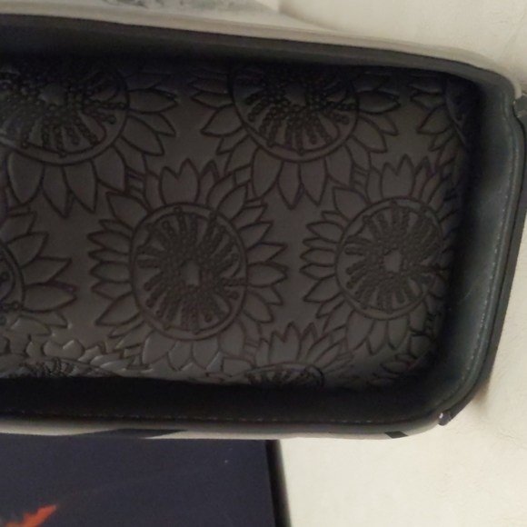 Loungefly Meeko & Flit Mini Crossbody - Picture 6 of 6